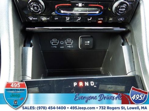 Used 2025 Jeep Grand Cherokee Laredo X AWD/4WD image 30