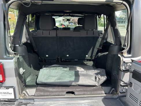 Used 2016 Jeep Wrangler Unlimited Sport w/ Connectivity Group AWD/4WD image 24