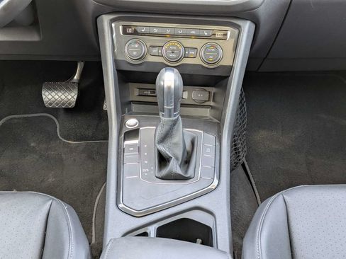 Used 2018 Volkswagen Tiguan SEL FWD image 24