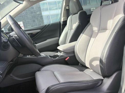 Used 2023 Subaru Outback Limited image 11
