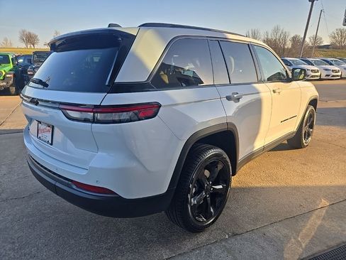 New 2026 Jeep Grand Cherokee Limited AWD/4WD image 12
