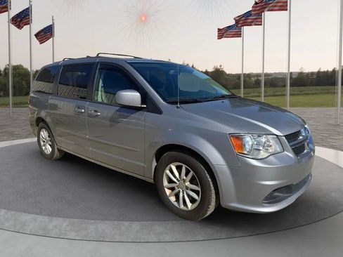 Used 2016 Dodge Grand Caravan SXT w/ UConnect Hands-Free Group FWD image 7