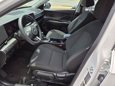 Used 2025 Hyundai Kona SE FWD image 9