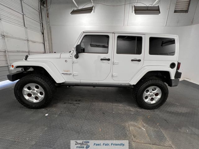 Used 2014 Jeep Wrangler Unlimited Sahara w/ Dual Top Group AWD/4WD image 4