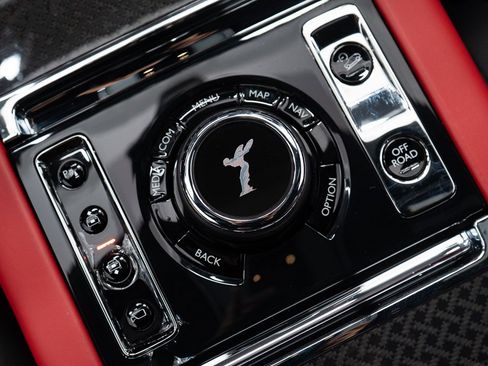 Certified 2024 Rolls-Royce Cullinan Black Badge w/ Dark Exterior Package image 40