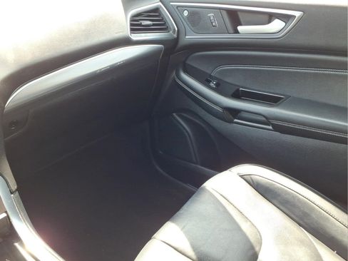 Used 2019 Ford Edge Titanium w/ Cold Weather Package AWD/4WD image 22