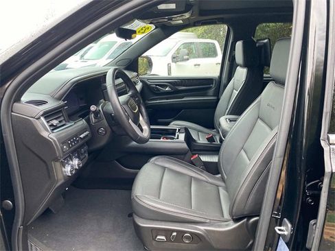 Used 2023 GMC Yukon XL Denali w/ Denali Reserve Package image 13