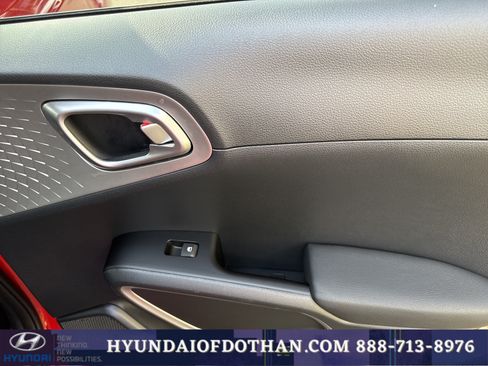 Used 2025 Kia Soul LX w/ LX Technology Package FWD image 15