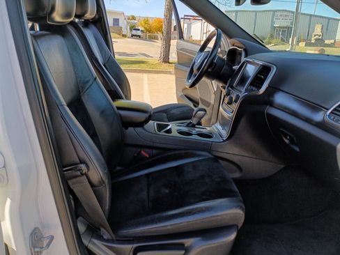 Used 2017 Jeep Grand Cherokee Altitude image 21