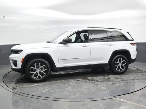 Used 2025 Jeep Grand Cherokee Limited image 9