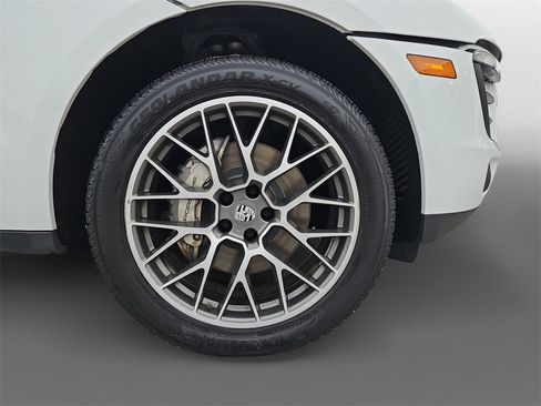 Used 2016 Porsche Macan S image 16