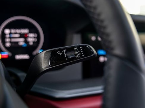 Used 2025 Porsche 911 Carrera image 36