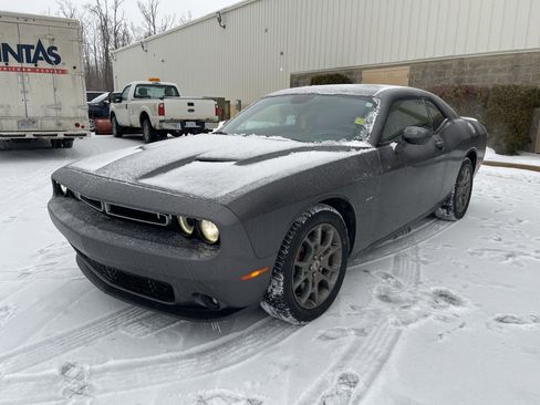 Used 2017 Dodge Challenger GT w/ Driver Convenience Group image 7