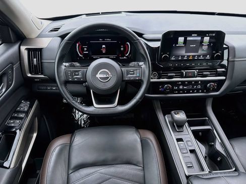 Used 2022 Nissan Pathfinder Platinum w/ Cargo Package FWD image 17