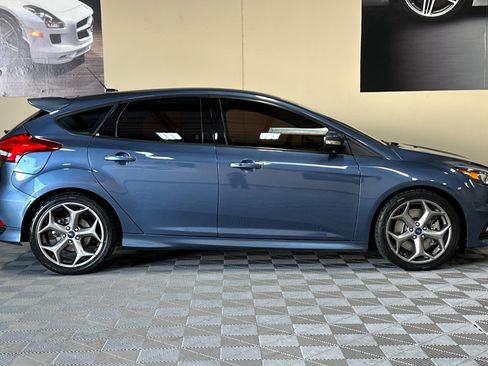 Used 2018 Ford Focus ST image 3