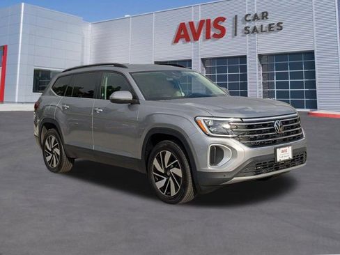 Used 2025 Volkswagen Atlas SE FWD image 3
