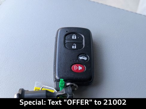 Used 2012 Toyota Avalon Limited image 32