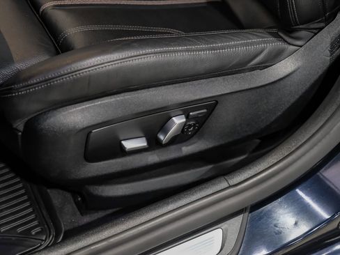 Used 2022 BMW 540i w/ M Sport Package image 41