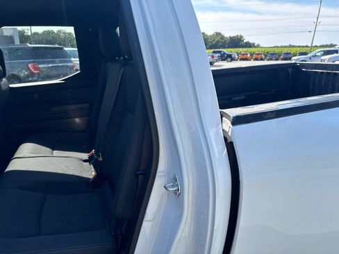 Used 2024 Toyota Tacoma SR5 AWD/4WD image 10