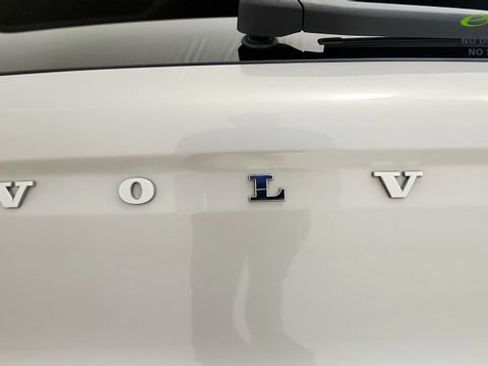 Used 2025 Volvo XC40 B5 Plus AWD/4WD image 33