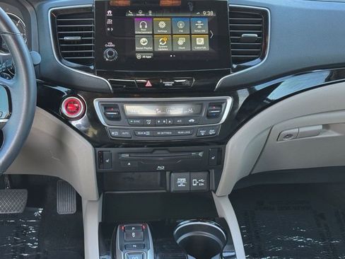 Used 2022 Honda Pilot Touring image 12