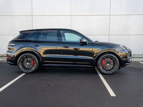 New 2026 Porsche Cayenne GTS AWD/4WD image 8