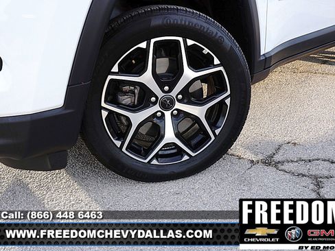 Used 2025 Jeep Compass Limited image 8