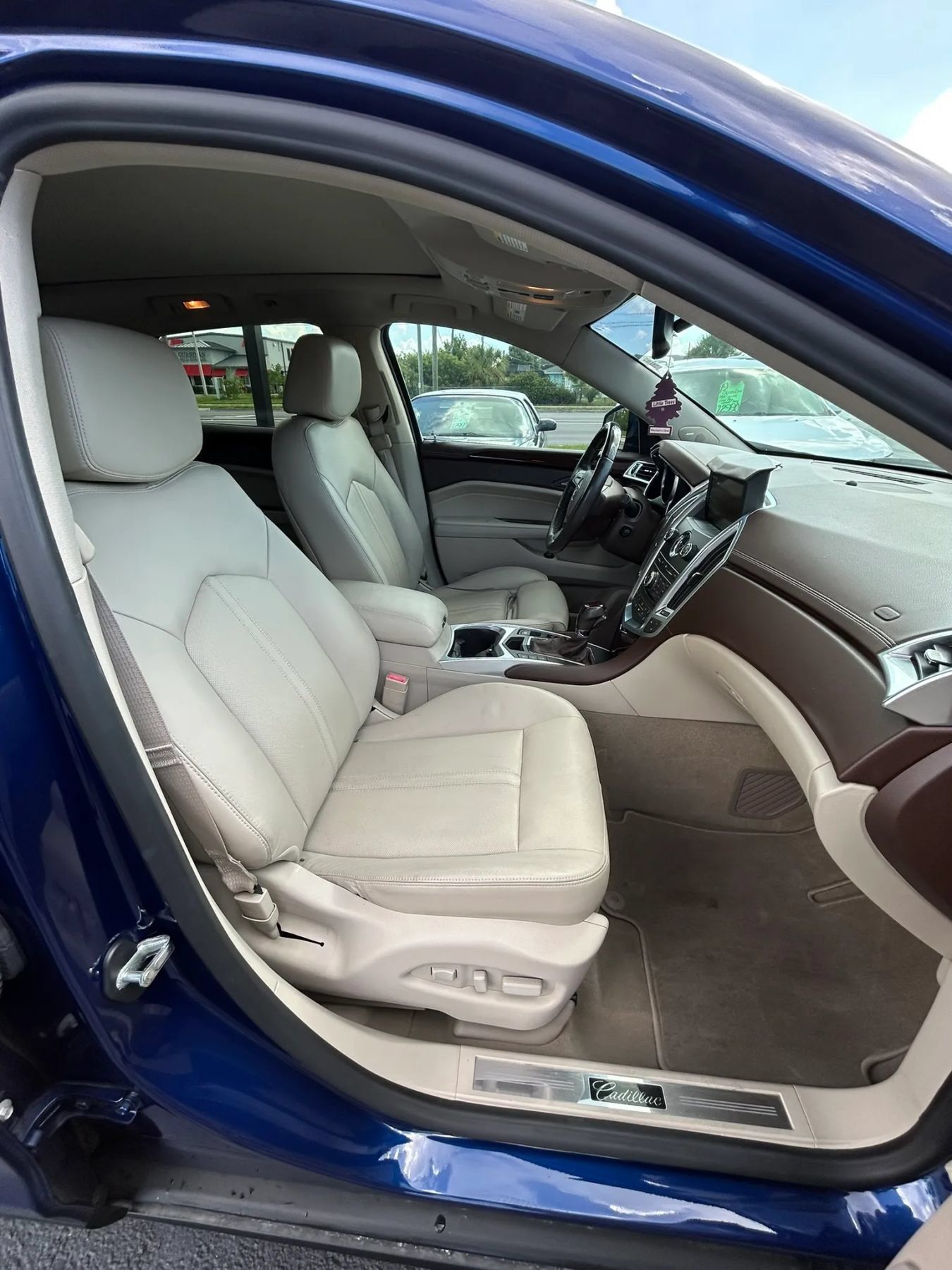 Used 2012 Cadillac SRX Luxury FWD image 19