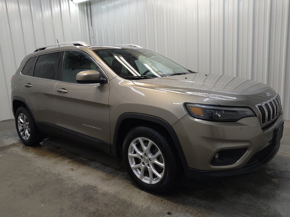 Used 2019 Jeep Cherokee Latitude Plus w/ Comfort/Convenience Group FWD image 11