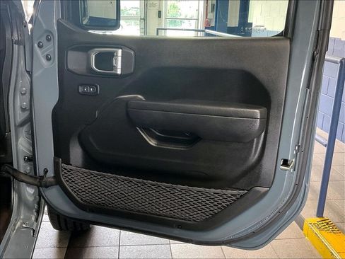 Used 2024 Jeep Wrangler Unlimited w/ Convenience Group AWD/4WD image 12
