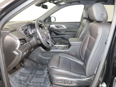 Used 2023 Chevrolet Traverse LT w/ LT Premium Package AWD/4WD image 12