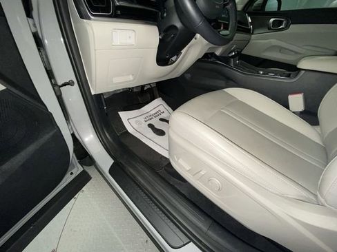 Used 2025 Kia Sorento S w/ Panoramic Sunroof Package FWD image 12