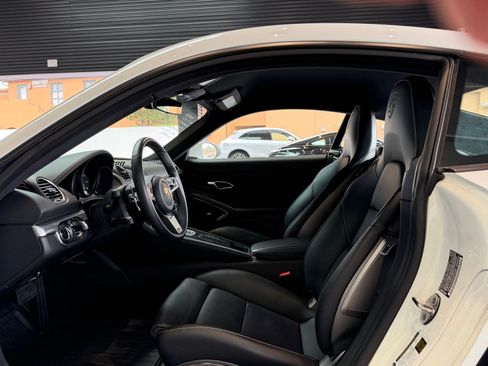 Certified 2024 Porsche 718 Cayman RWD image 4