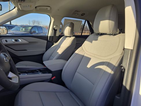 New 2026 Ford Explorer Active image 14