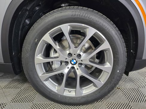 New 2026 BMW X5 xDrive40i w/ Premium Package image 2