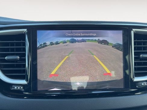 Used 2024 Chrysler Pacifica Touring-L FWD image 47