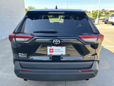 Used 2022 Toyota RAV4 LE w/ Carpet Mat Package (TMS) AWD/4WD image 5