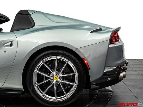 Used 2022 Ferrari 812 GTS RWD image 21