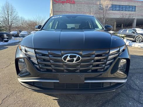 Certified 2024 Hyundai Tucson SE image 2
