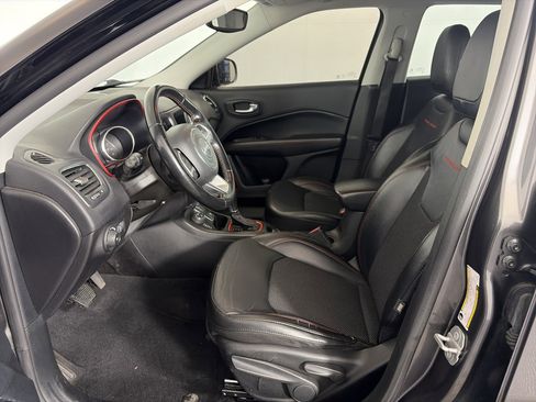 Used 2020 Jeep Compass Trailhawk image 7