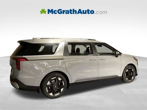 New 2026 Kia Carnival EX FWD image 4