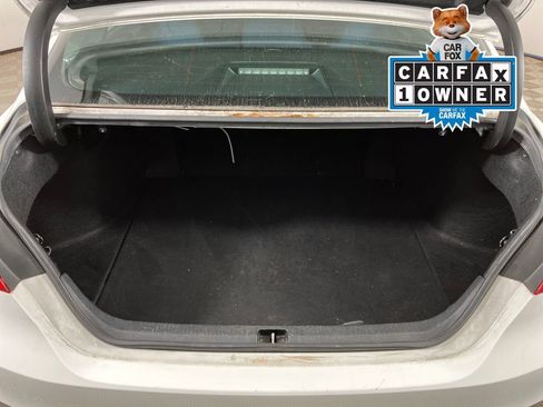 Used 2018 Toyota Camry LE image 10