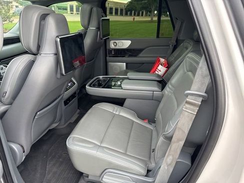 Used 2019 Lincoln Navigator Reserve w/ Cargo Package AWD/4WD image 8
