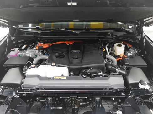 Used 2025 Toyota Sequoia Capstone image 34