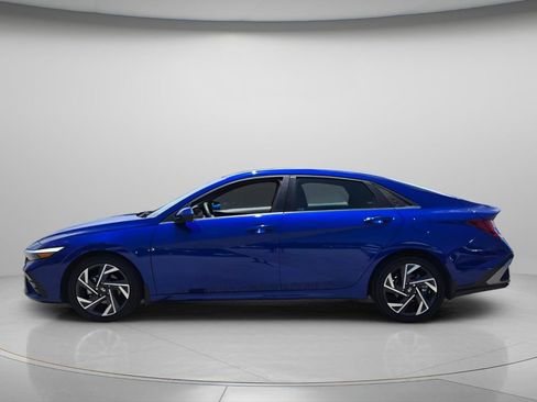 Used 2025 Hyundai Elantra SEL FWD image 3