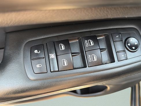Used 2021 Jeep Grand Cherokee Laredo X AWD/4WD image 18