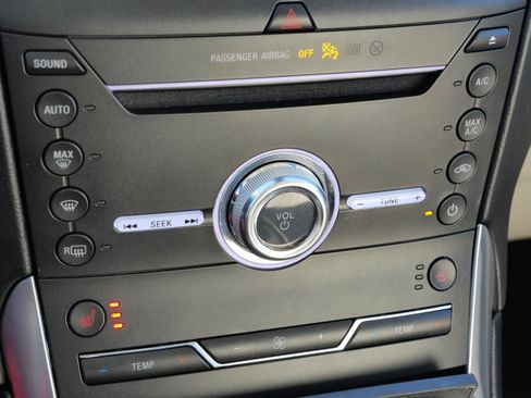 Used 2019 Ford Edge Titanium w/ Cold Weather Package image 25