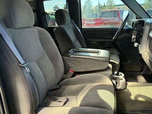 Used 2005 Chevrolet Silverado 2500 LS w/ Skid Plate Package image 29