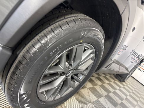 Used 2025 Nissan Rogue S image 29