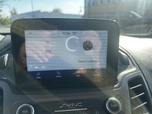 Used 2020 Ford Transit Connect XLT image 32